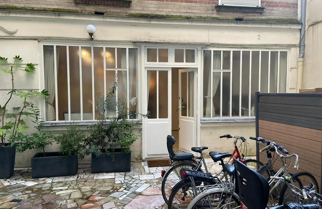Calm & Charming Atelier In Paris-1